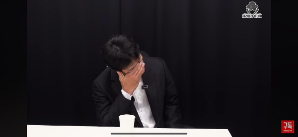 농구 선수 허웅이 임신 종절 강요 등 자신에게 쏟아지는 의혹에 직접 나서 해명했다. 사진은 5일 유튜브 채널 '카라큘라 미디어'에 게시된 '농구선수 허웅입니다' 영상 중 팬들에게 사과하다 눈물을 쏟는 허웅. /사진=유튜브 채널 카라큘라 미디어 캡처