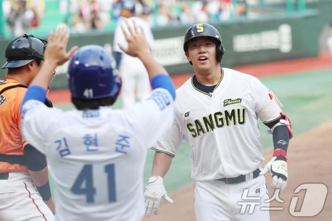 [사진] 3점 홈런 폭발한 조세진
