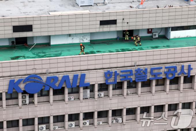 [사진] 코레일 서울본부, 원인 미상 화재 발생