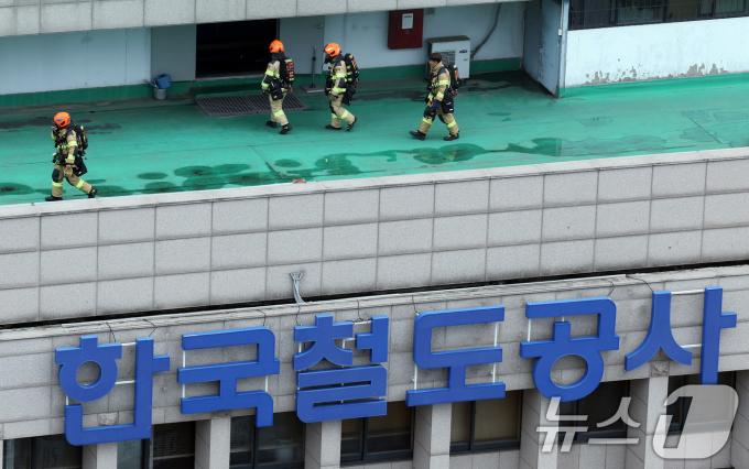 [사진] 한국철도공사 서울본부 원인 미상 화재 발생