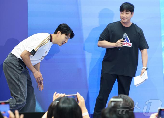 [사진] 손흥민, 꾸벅