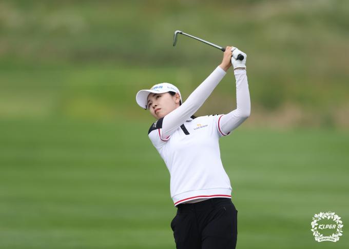 롯데 오픈 3라운드까지 선두에 오른 이가영 (KLPGA 제공)
