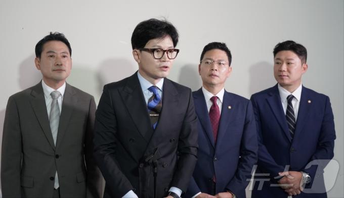 [사진] 답변하는 한동훈 후보