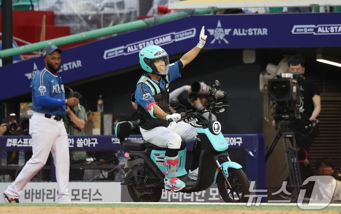 [사진] 황성빈, 배달의 마황 나가신다!