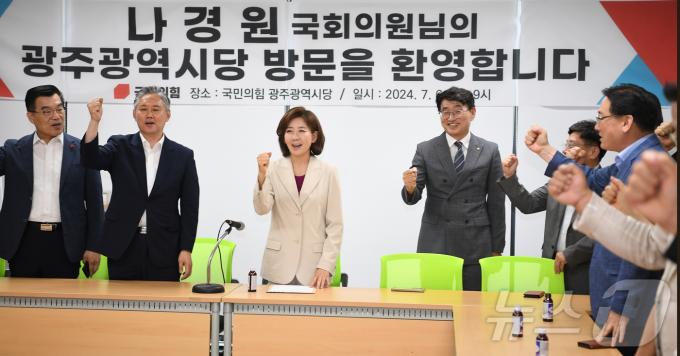 [사진] 파이팅 외치는 나경원 후보