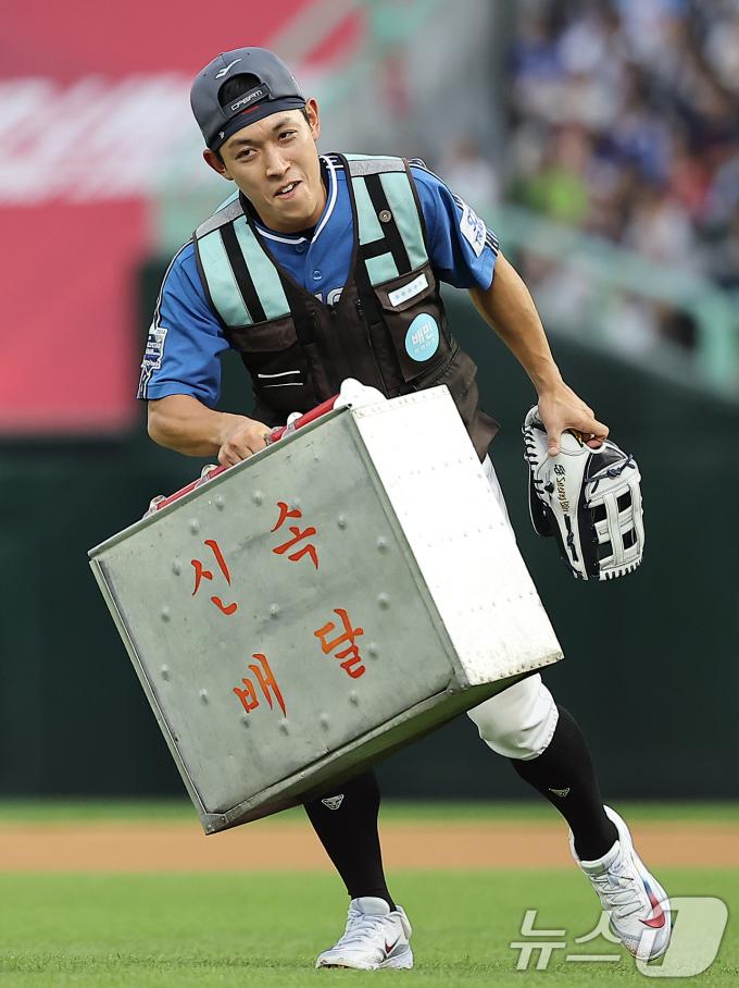 [사진] '마황' 황성빈, 신속 배달이 생명!