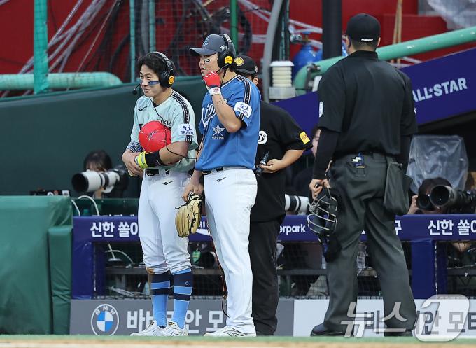 [사진] 박찬호·류지혁, 오늘은 우리가 비디오 판독!