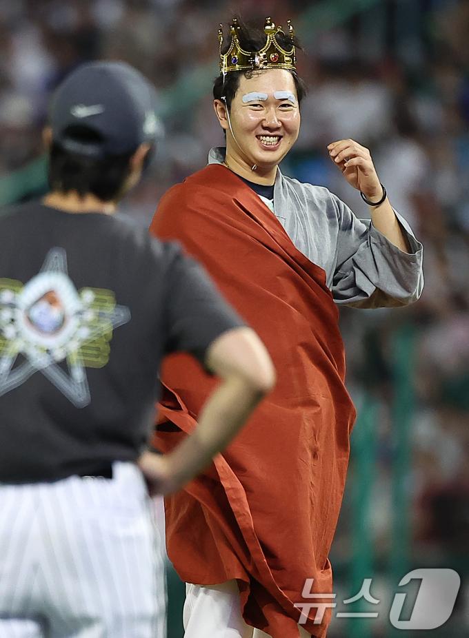 [사진] 유영찬, 삼장법사의 미소