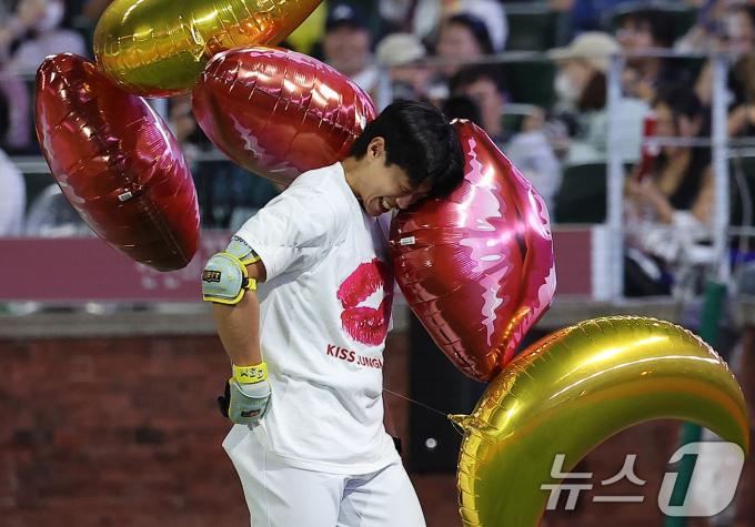[사진] '키스를 부르는 입술' 송성문, 부끄럽구나