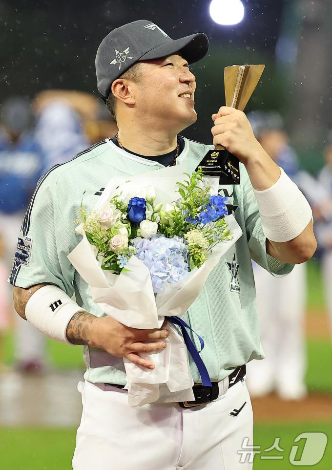 [사진] '결승포 쾅!' 최형우, 역대 최고령 올스타전 MVP 역사 썼다