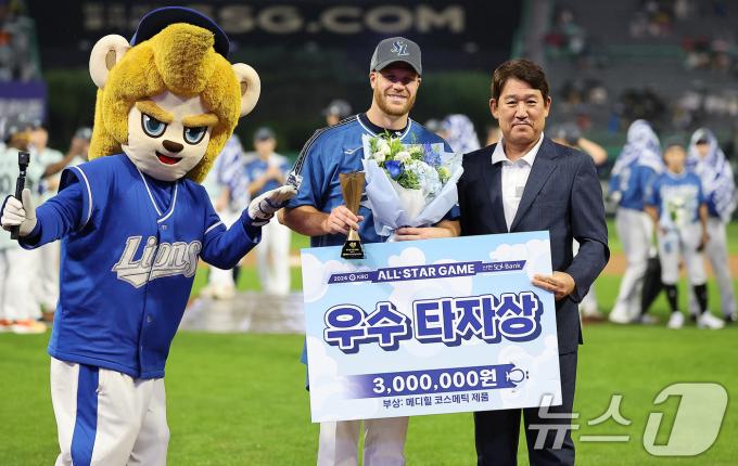 [사진] 우수 타자상 선정된 맥키넌