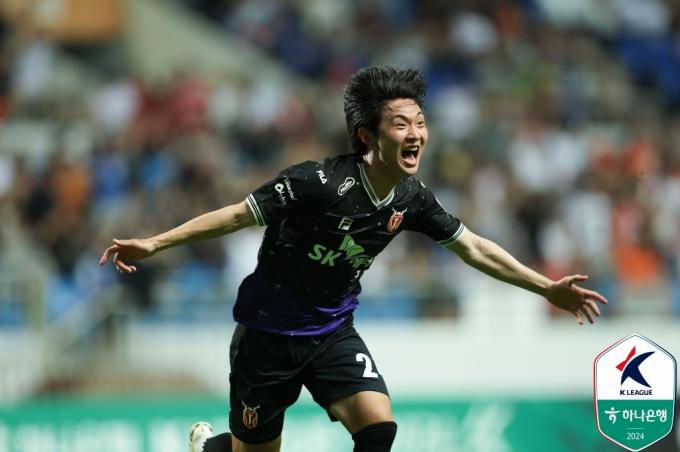 제주 유나이티드의 한종무가 FC서울을 상대로 득점 후 기뻐하고 있다. (한국프로축구연맹 제공)