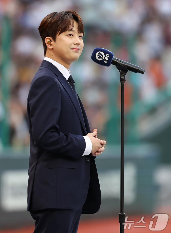 [사진] '찬또배기' 이찬원, 올스타전도 접수