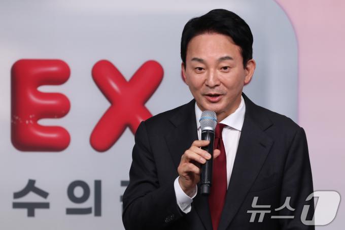원희룡 국민의힘 당대표 후보가 5일 오후 서울 여의도 국민의힘 중앙당사에서 열린 '미래를 위한 약속, 공정 경선 서약식'에 참석해 인사말을 하고 있다. (공동취재) 2024.7.5/뉴스1 ⓒ News1 김민지 기자