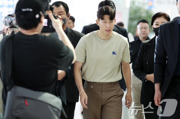 [사진] 짧았던 휴식 마치고 런던 향하는 손흥민