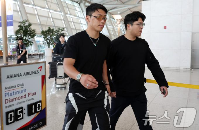 [사진] 황희찬, 소속팀 복귀 출국
