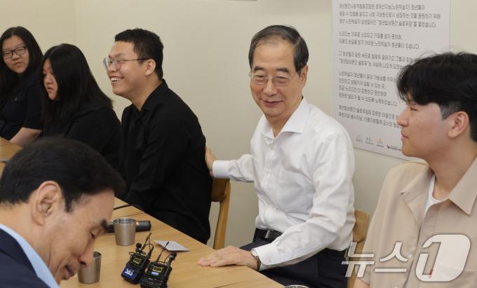 [사진] 청년밥상문간 슬로우점 방문한 한덕수 총리