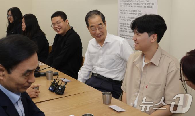 [사진] 청년밥상문간 슬로우점 방문한 한덕수 총리