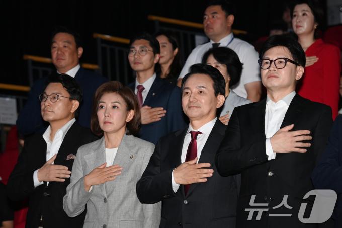 윤상현(앞줄 왼쪽부터), 나경원, 원희룡, 한동훈 국민의힘 당 대표 후보. 2024.7.2/뉴스1 ⓒ News1 국회사진취재단