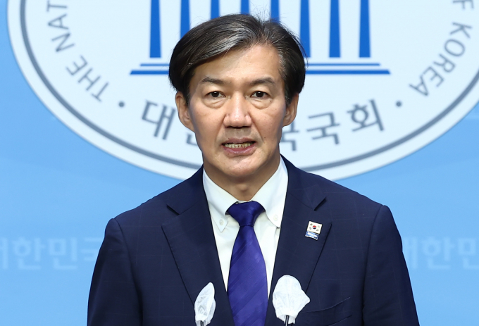 조국 조국혁신당 의원이 여권의 이른바 '읽씹(읽고 무시하다) 논란'과 관련해 "영부인(김건희 여사)과 한동훈 국민의힘 전 비상대책위원장의 노골적 권력투쟁이 전개되는 것"이라고 주장했다. /사진=뉴스1