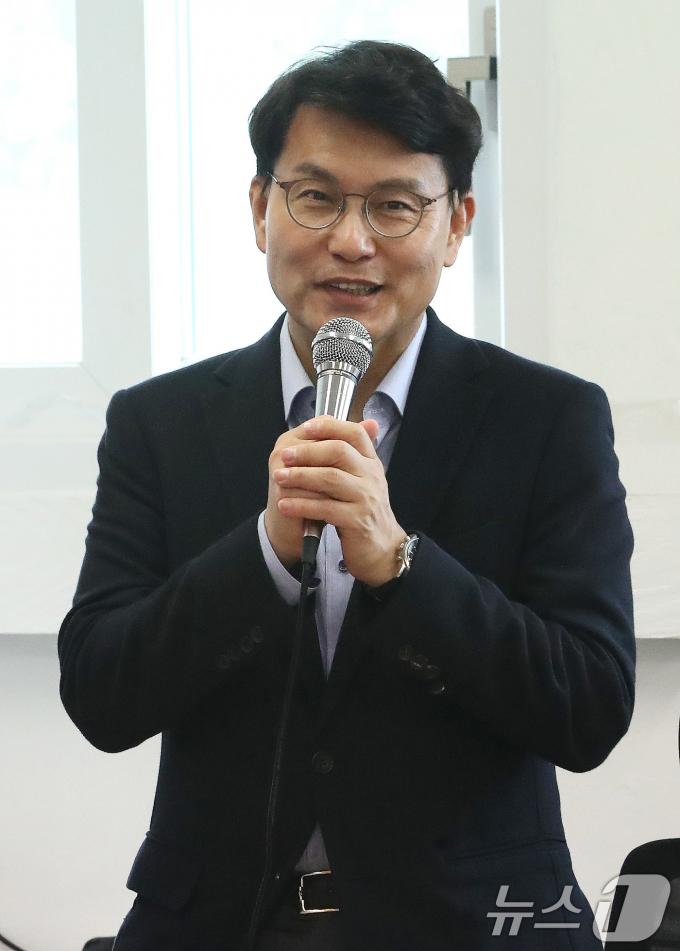 [사진] 발언하는 윤상현 당대표 후보