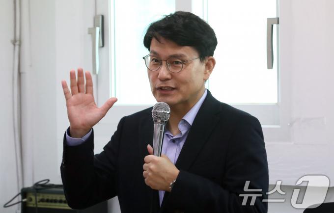 [사진] 발언하는 윤상현 당대표 후보
