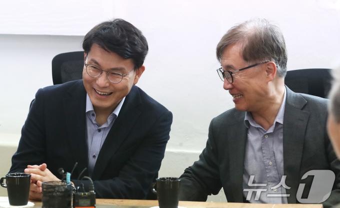 [사진] 환하게 웃는 윤상현·최재형
