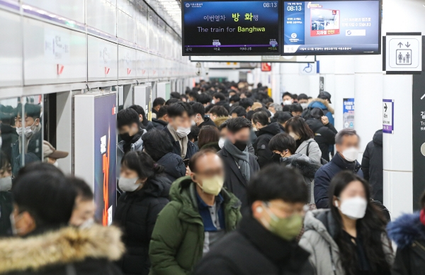 서울 지하철역에 폭발물 의심 신고가 접수돼 열차가 약 40여분 간 열차 운행이 차질을 빚었다. /사진=뉴시스