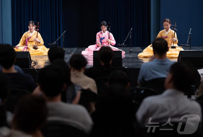 [사진] '청와대에서 즐기는 해금 연주'