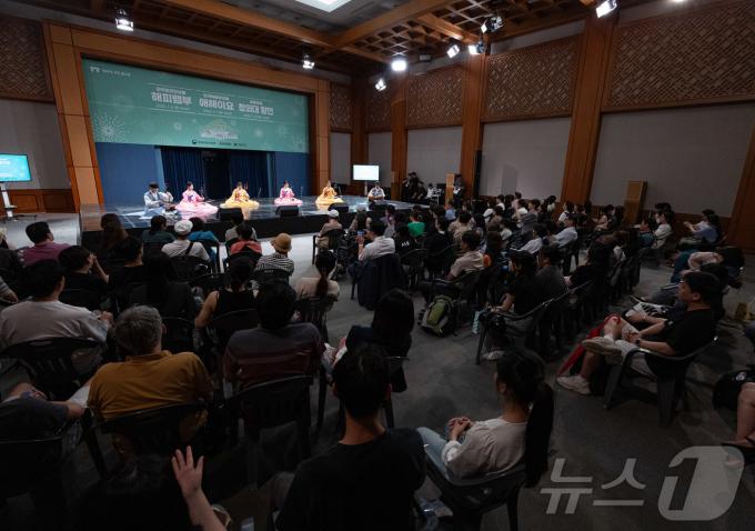 [사진] 한국해금앙상블 '애해이요'…춘추관서 공연