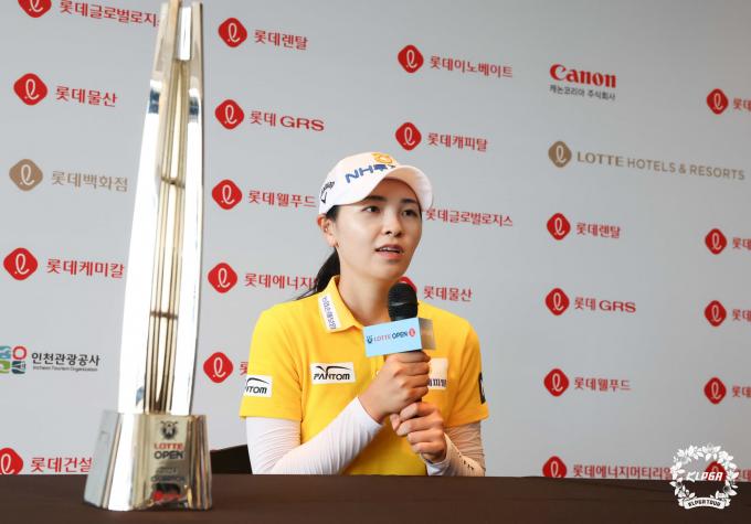 [사진] 우승 기자회견하는 이가영