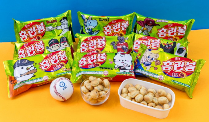 해태제과가 KBO와 손잡고 로컬 프랜차이즈 홈런볼을 출시했다. /사진=해태제과