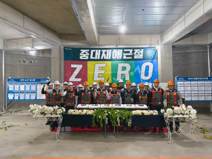 한신공영이 중대재해 근절 기원 '안전의 날' 행사를 진행했다. 사진은 최근 간석성락아파트구역 주택재개발정비사업 현장에서 열린 안전의 날 행사 모습. /사진=한신공영
