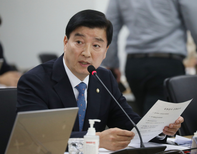 더불어민주당이 8일 윤석열 대통령 탄핵소추 청문회를 추진하겠다고 밝혔다. 사진은 이해식 민주당 수석대변인이 지난해 10월17일 경기 수원시 영통구 경기도청에서 열린 국회 행정안전위원회의 경기도에 대한 국정감사에서 질의하는 모습. /사진=뉴스1 