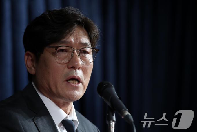 이임생 대한축구협회(KFA) 기술본부 총괄이사가 8일 오전 서울 종로구 신문로 축구회관에서 축구 국가대표팀 감독 선임과 관련한 브리핑을 하고 있다. 2024.7.8/뉴스1 ⓒ News1 오대일 기자
