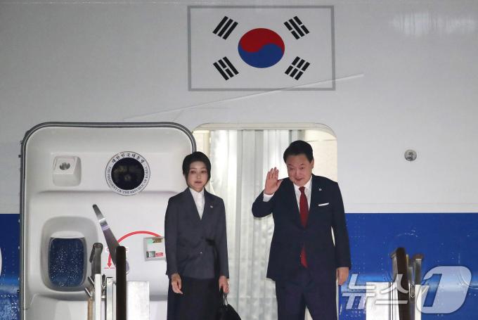 [사진] 윤 대통령, 나토 정상회의 참석차 출국