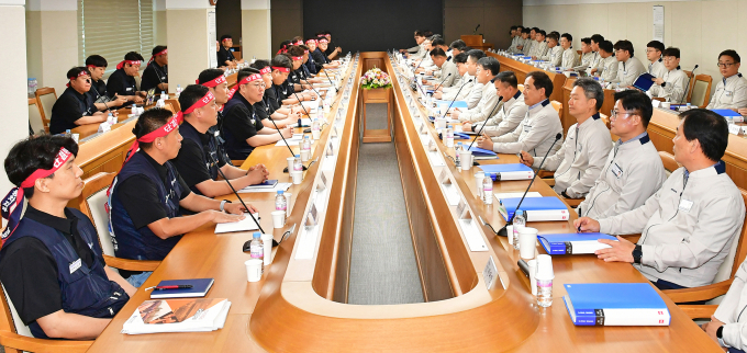 현대차 노사가 6년 연속 무분규 잠정 합의안을 도출했다. 사진은 올해 임협 상견례 당시 모습. /사진=현대차