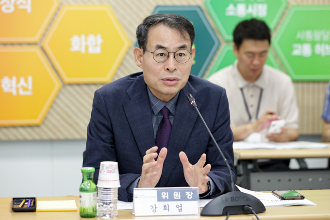 강희업 대도시광역교통위원회(대광위) 위원장이 9일 오전 경기도 고양시에서 광역교통개선 간담회를 개최하고 고양시 9개 집중투자 대상사업 추진계획을 발표하고 있다. / 사진제공=국토교통부 대도시권광역교통위원회