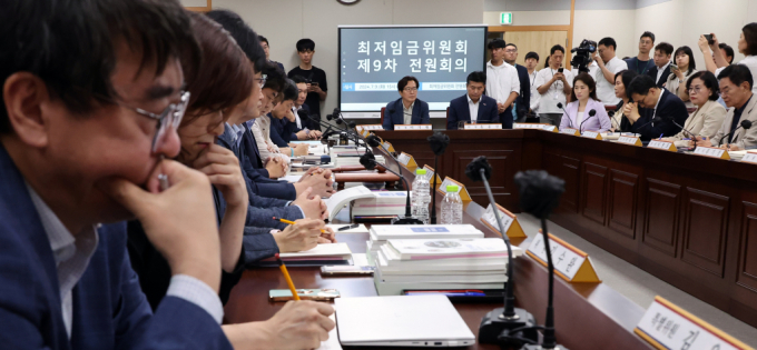 9일 세종시 정부세종청사에서 열린 최저임금위원회 제9차 전원회의에서 위원들이 노사의 발언을 듣고 있다. / 사진=뉴시스 강종민 기자  /사진=강종민