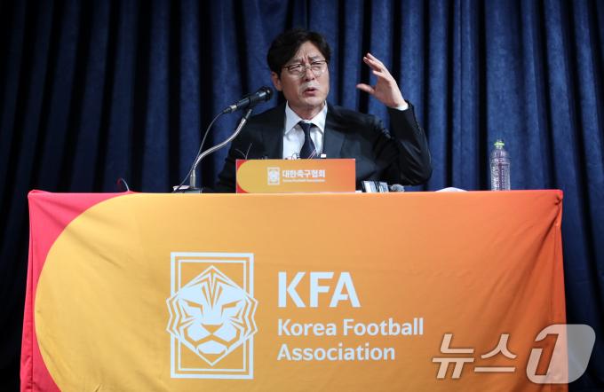 이임생 대한축구협회(KFA) 기술본부 총괄이사가 8일 오전 서울 종로구 신문로 축구회관에서 축구 국가대표팀 감독 선임과 관련한 브리핑을 하고 있다.  2024.7.8/뉴스1 ⓒ News1 오대일 기자