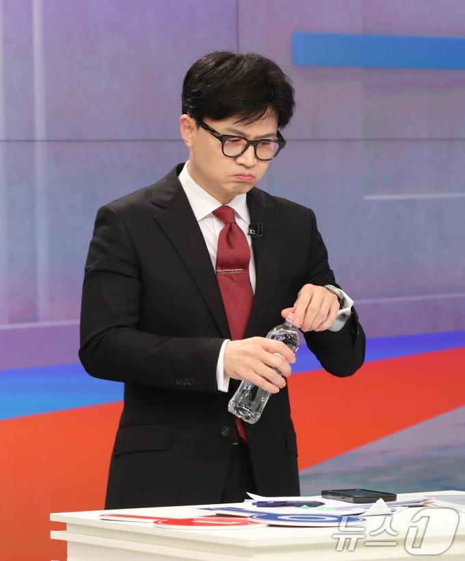 [사진] 물마시는 한동훈
