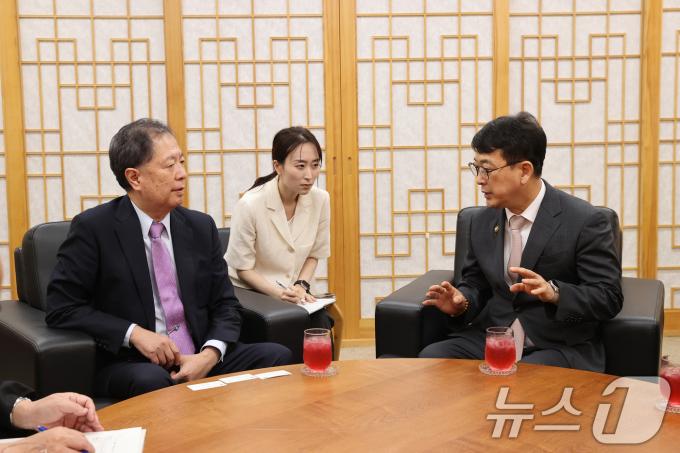 [사진] 도쿄국립박물관장 만난 최응천 국가유산청장