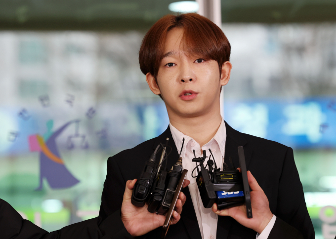 가수 남태현이 전 여자친구 서민재(새명 후 서은우)의 데이트 폭력 폭로를 부인했다. 사진은 지난 1월 서울 마포구 서울서부지방법원에서 열린 선고 공판에서 집행유예 선고를 받은 뒤 취재진 질문에 답한 가수 남태현. /사진=뉴스1