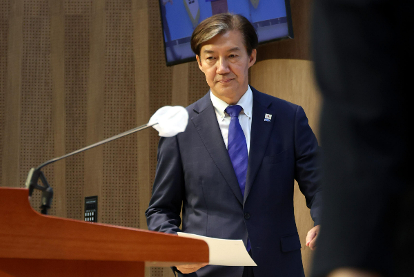 조국 조국혁신당 전 대표는 도이치모터스 주가 조작 사건의 공범이 임성근 전 해병대 제1사단장을 구명했다는 의혹에 대해 이를 국정농단 사태라고 언급했다. 사진은 지난 4일 서울 여의도 국회 소통관에서 당 대표 출마 선언을 하는 조국 조국혁신당 전 대표. /사진=뉴시스