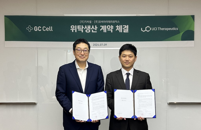 지씨셀과 유씨아이테라퓨틱스가 위탁생산계약(CDMO)을 맺는 등 협력에 나선다. 사진은 제임스박 지씨셀 대표(왼쪽)와 정수영 유씨아이테라퓨틱스 대표. /사진=지씨셀 제공