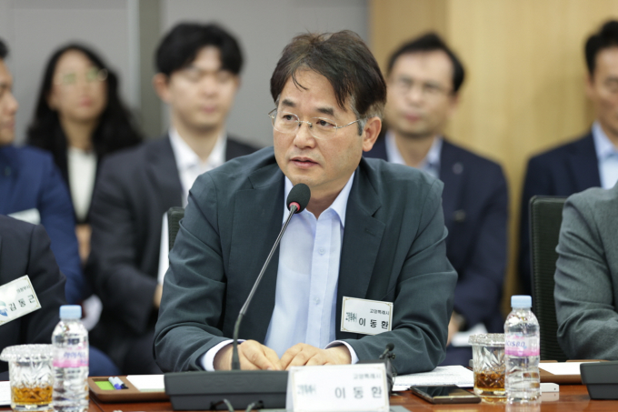 이동환 고양특례시장이 10일 국회 의원회관 제2소회의실에서 열린 과밀억제권역 규제 완화 TF 위원회 대표위원장으로 선출된 후 인사말을 하고 있다. / 사진제공=고양특레시