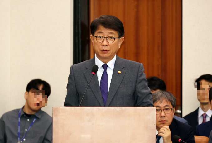 박상우 국토부 장관이 10일 서울 여의도 국회에서 열린 국토교통위원회 전체회의에 출석해 여러 현안들에 대한 의원들의 질의에 답했다. /사진=뉴시스