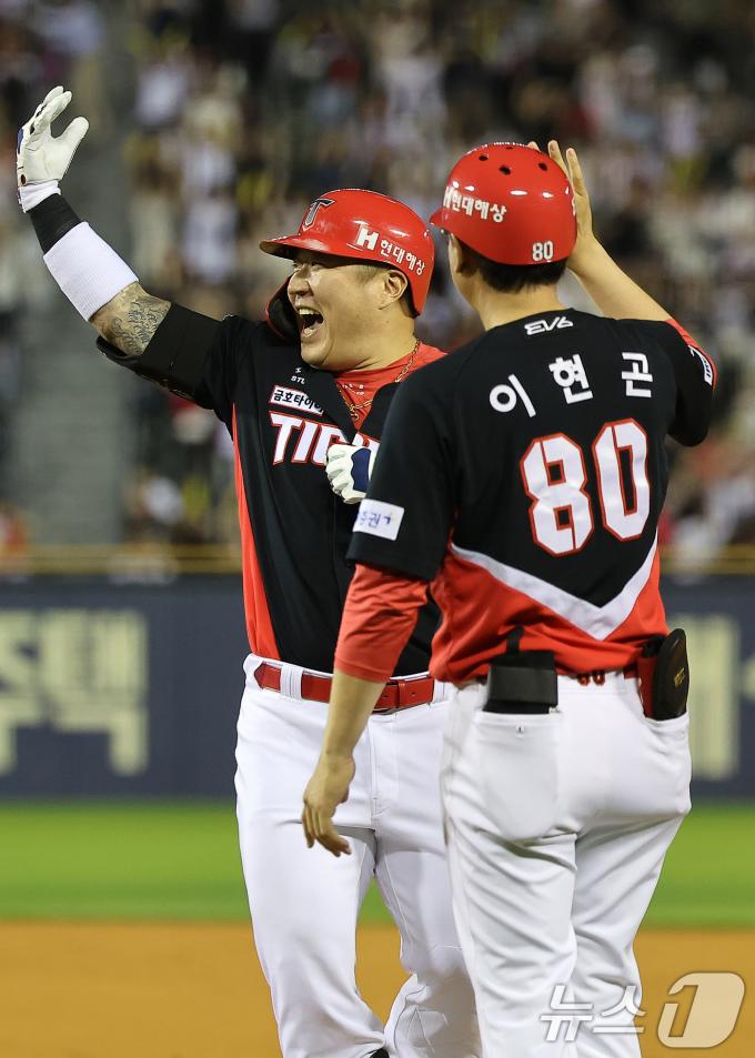 [사진] 최형우, 모두 환호해!