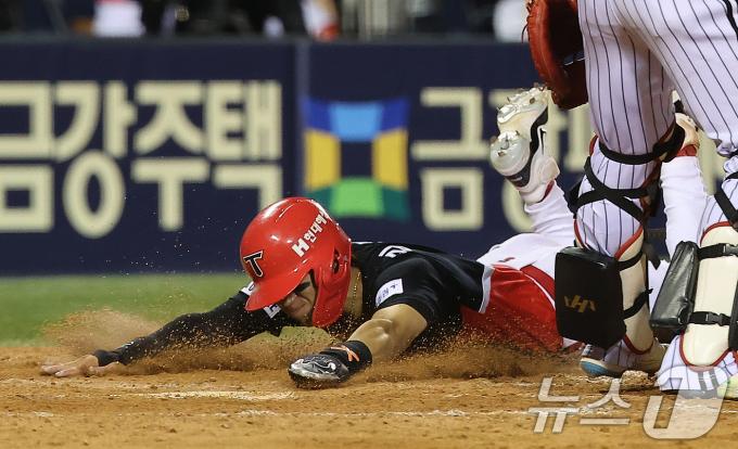 [사진] 김도영, 1루에서 홈까지 로켓처럼!