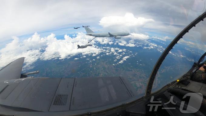 [사진] 공중급유 받는 F-15K